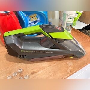 Bissell Portable Cleaner in Green and Black pet stain eraser